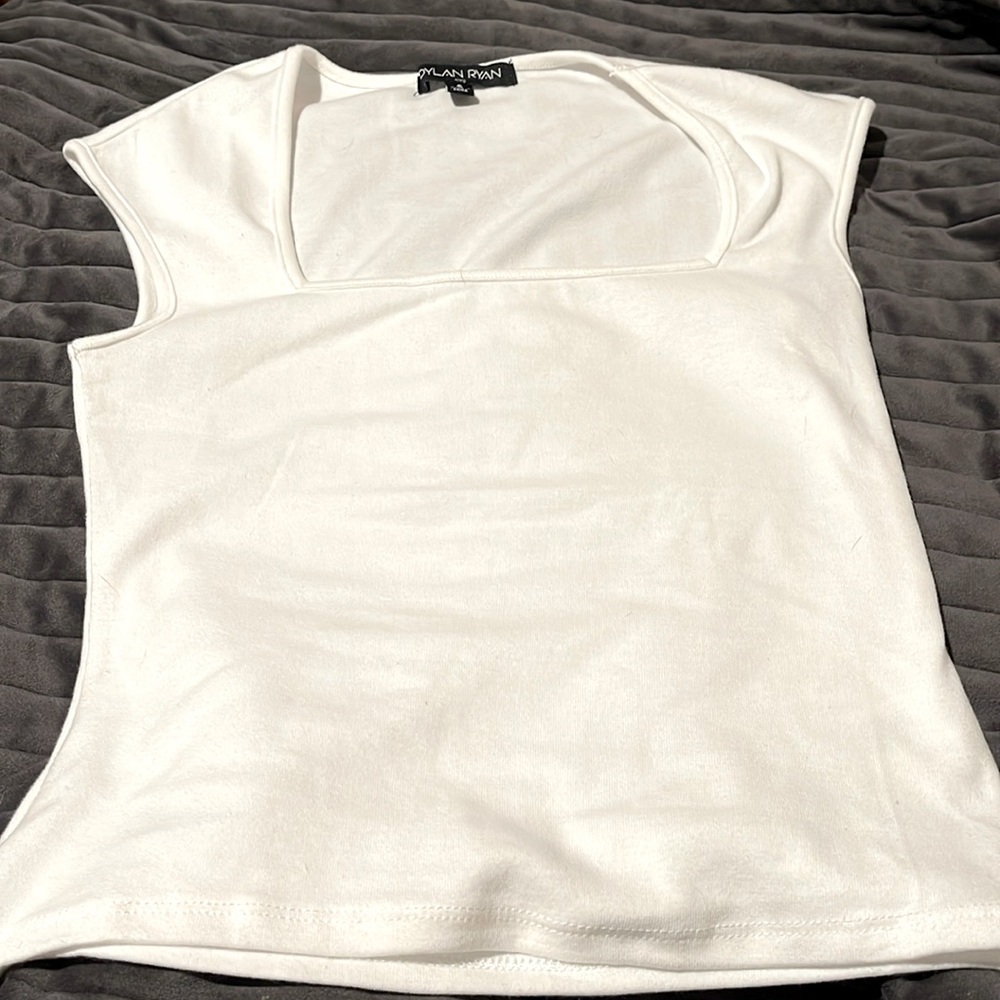 Hasn’t been worn a lot. , white shirt , Dylan Ryan brand , it’s a size small.